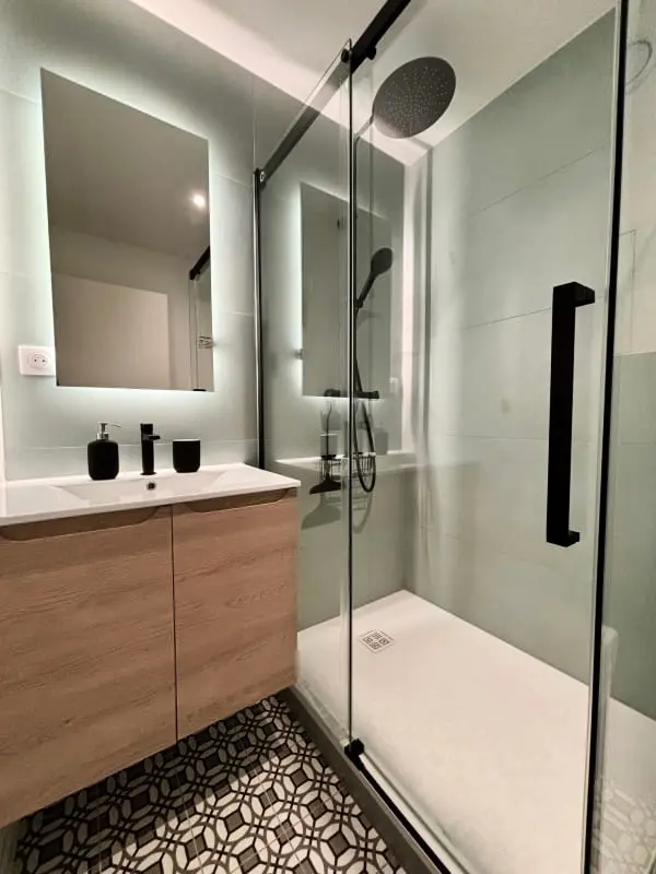 Moderne Studio: Comfort & Style