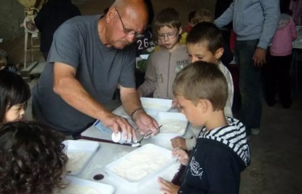 Kempingi Ferme Pedagogique de Prunay 4 Gwiazdy★★★★ 4 Gwiazdy★★★★ 4 Gwiazdy★★★★ 4 Gwiazdy★★★★