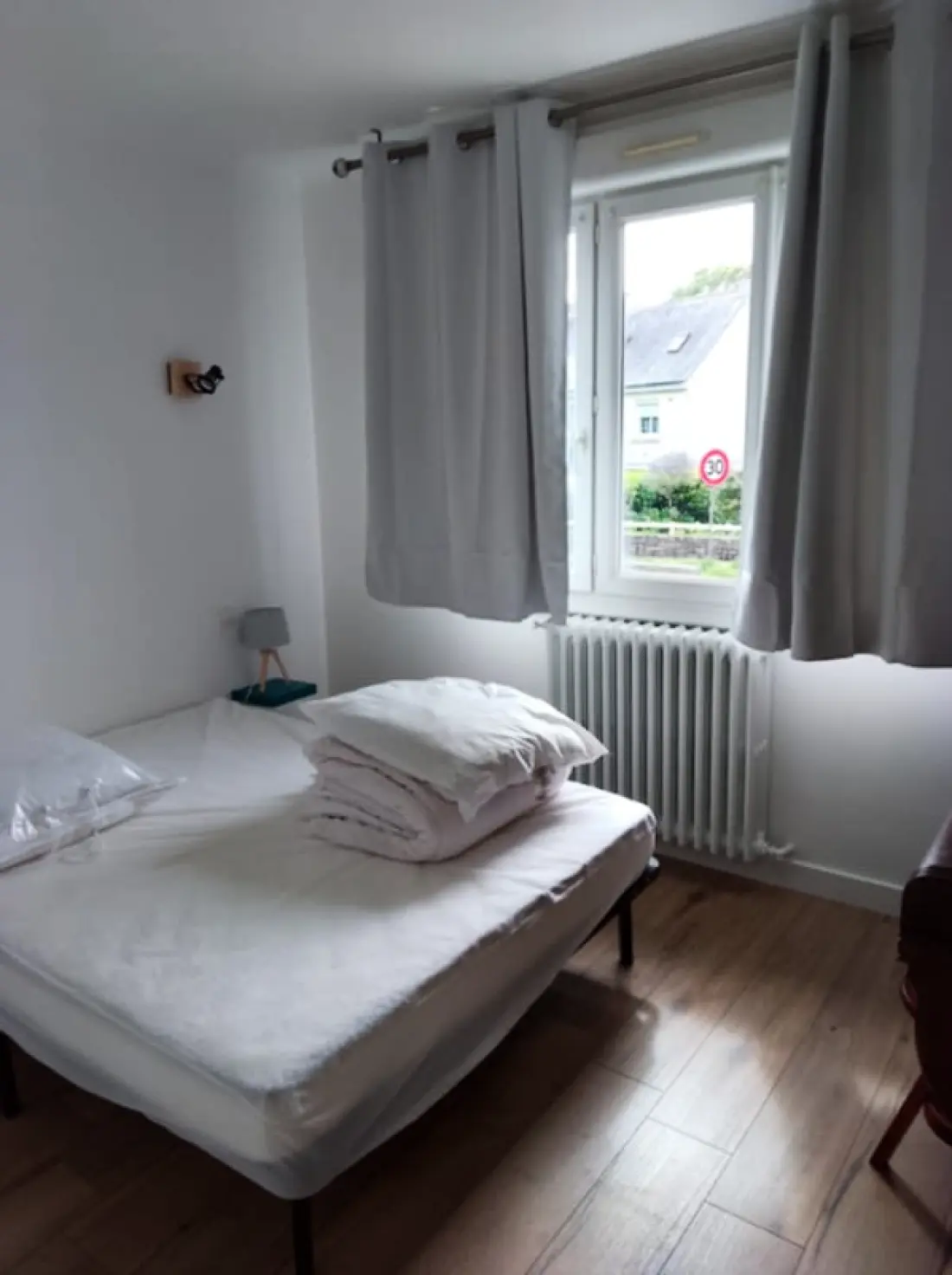 Tágas és Cosy Ház 80 M2-ből Sénében található
