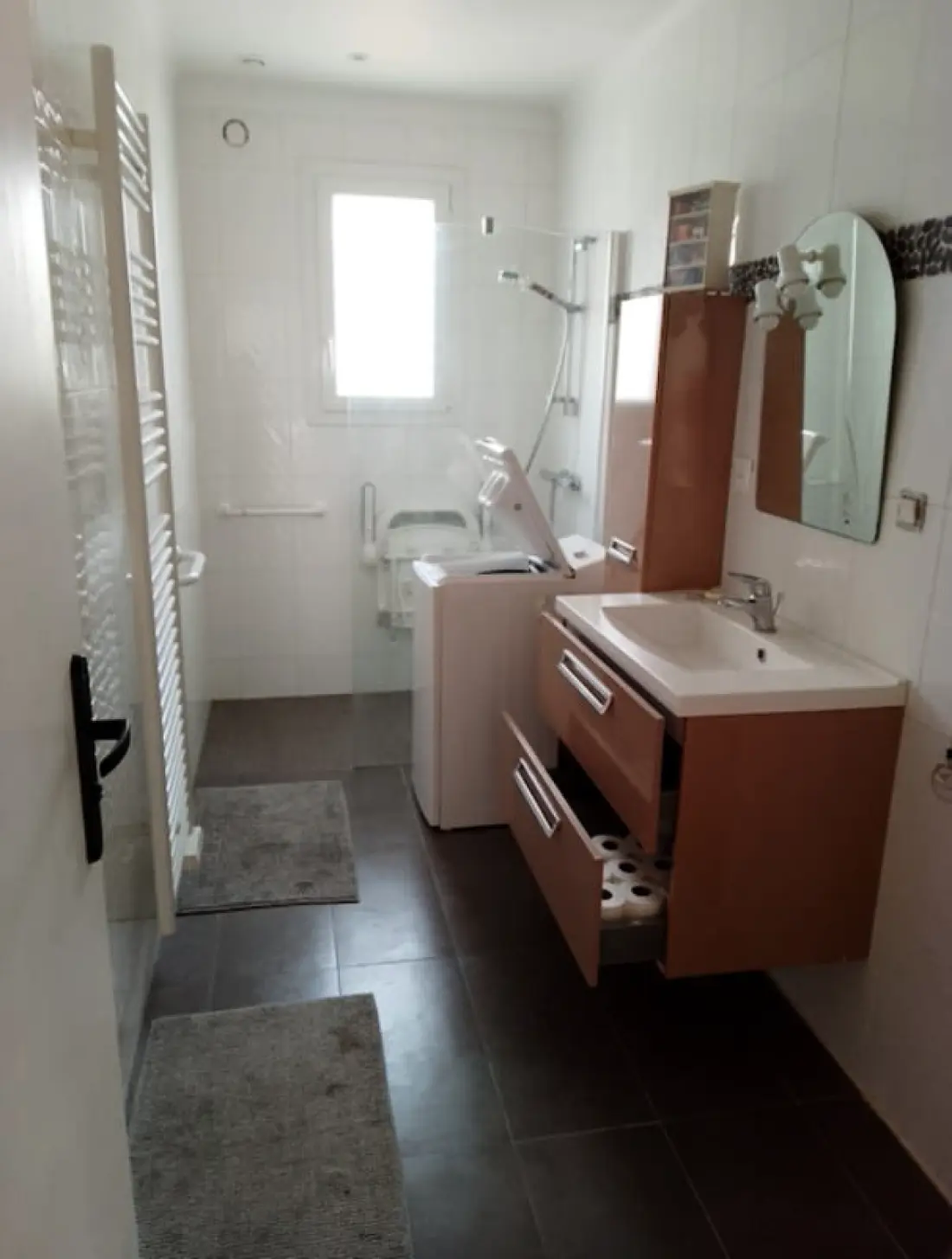 Tágas és Cosy Ház 80 M2-ből Sénében található