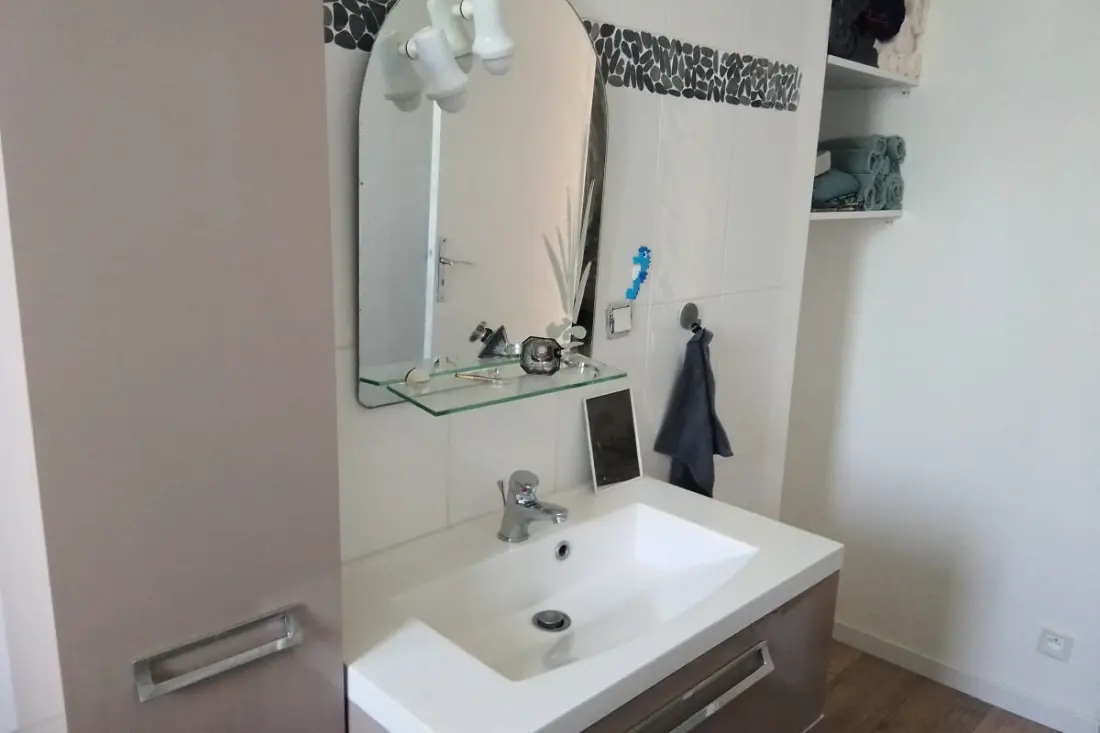 Tágas és Cosy Ház 80 M2-ből Sénében található