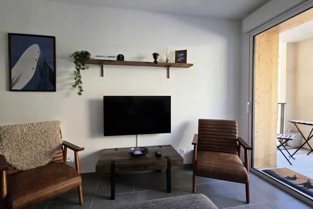 Nowoczesny apartament z balkonem i garażem w Briançon