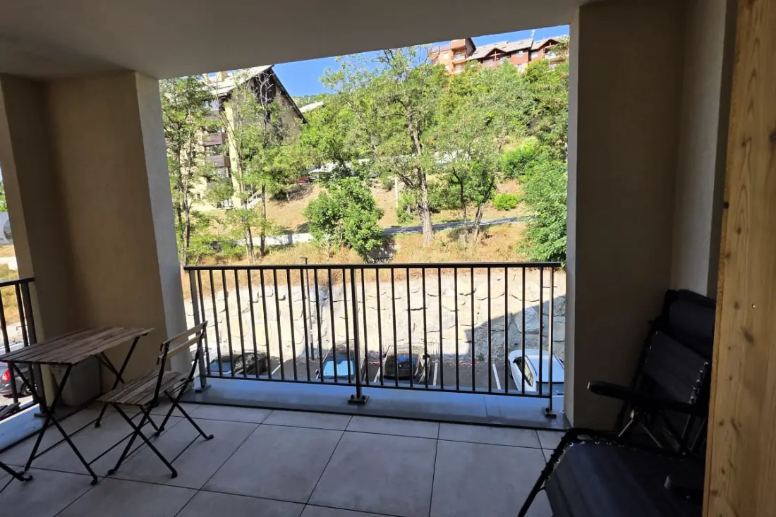 Nowoczesny apartament z balkonem i garażem w Briançon