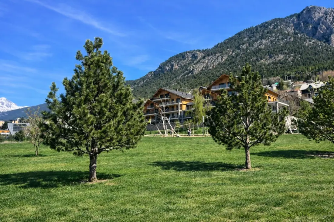 Apartament z balkonem, Wifi i Garaż w Briançon