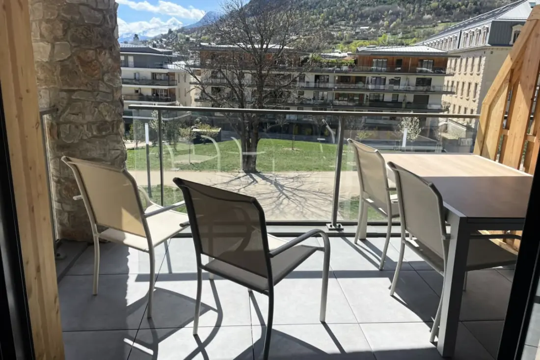 Apartament z balkonem, Wifi i Garaż w Briançon