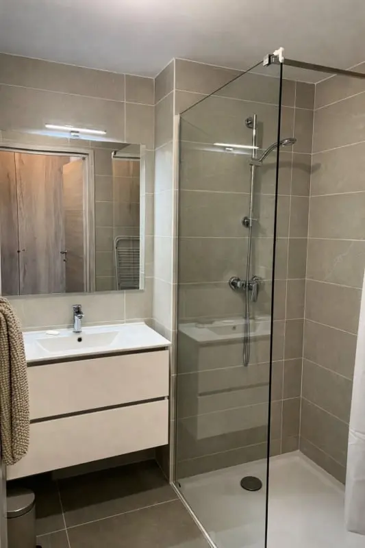 Apartament z balkonem, Wifi i Garaż w Briançon