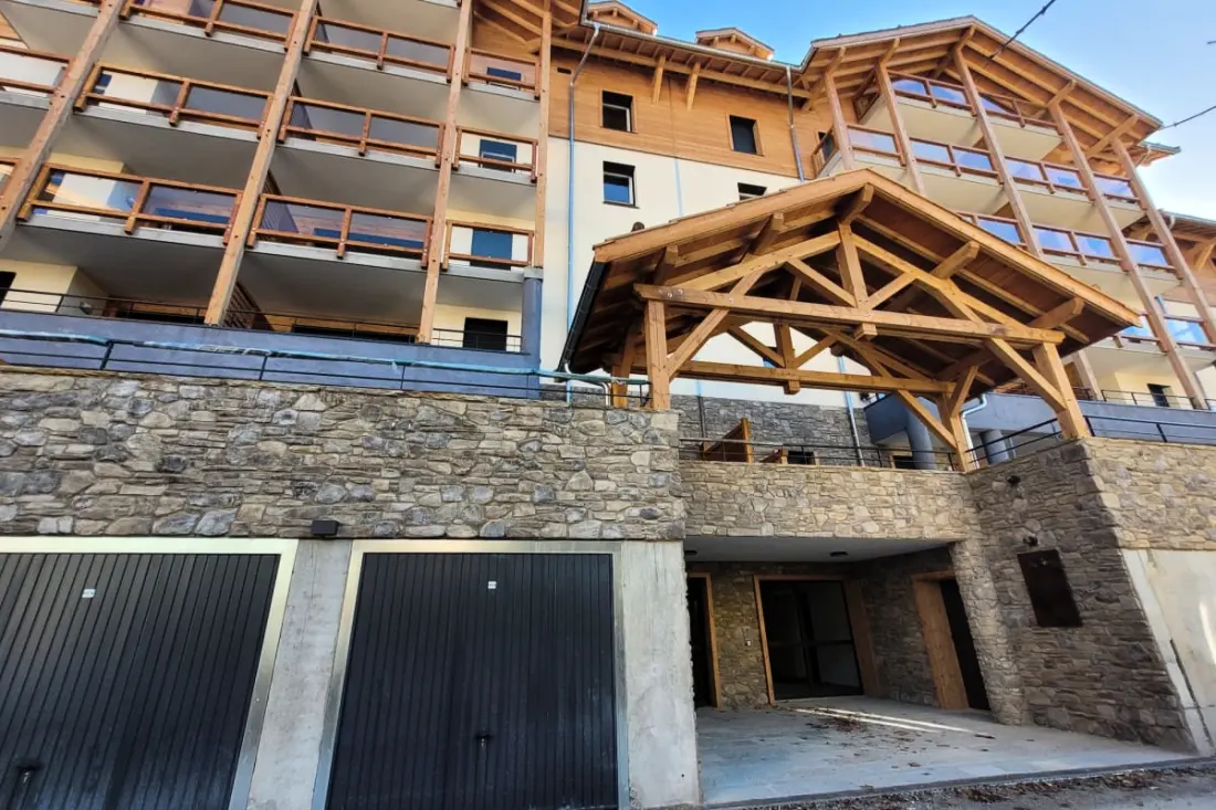 Zastosuj Neuf Au Pied Des Pistes Prywatny parking