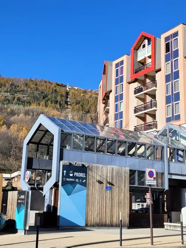 Zastosuj Neuf Au Pied Des Pistes Prywatny parking
