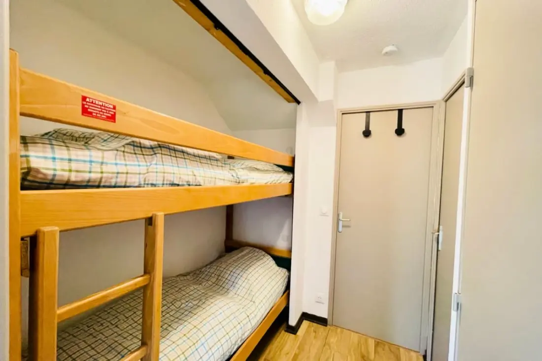 Apt 2 stars U stóp torów w Briançon