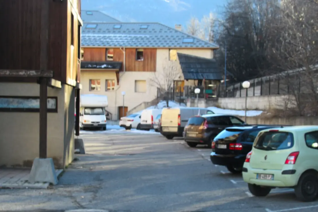Apt 2 stars U stóp torów w Briançon