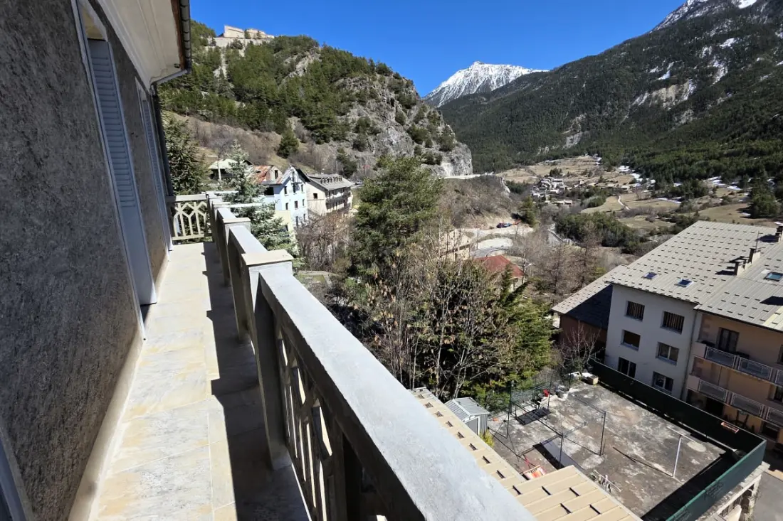 Przestronne 90 M2 w Briançon z balkonem i Parking