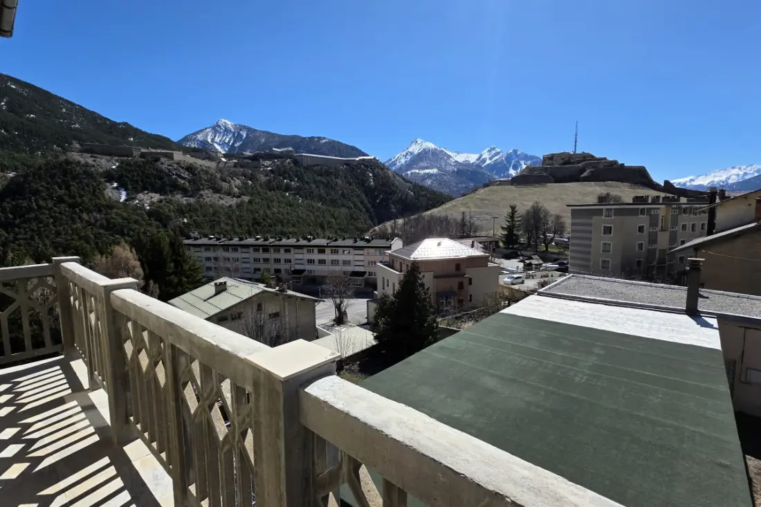Przestronne 90 M2 w Briançon z balkonem i Parking