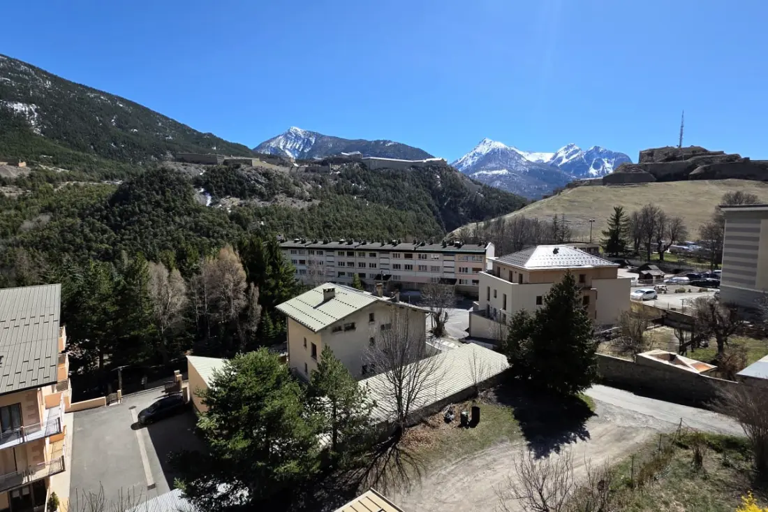Przestronne 90 M2 w Briançon z balkonem i Parking