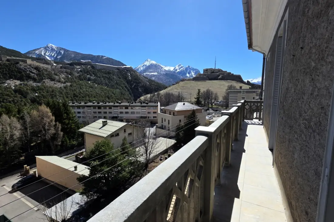 Przestronne 90 M2 w Briançon z balkonem i Parking