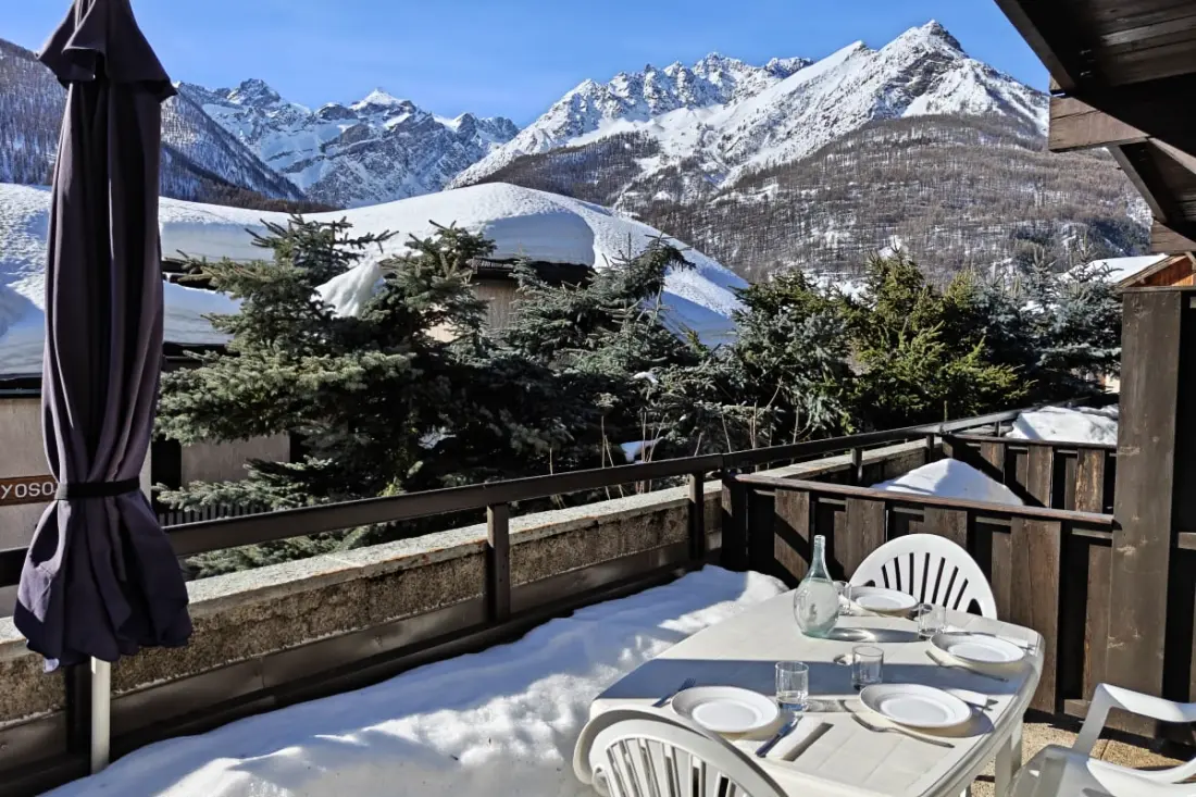 Apartment With Terrace Near Les Pistes
