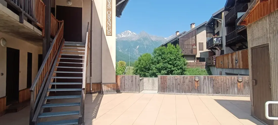 Apartment With Terrace Near Les Pistes