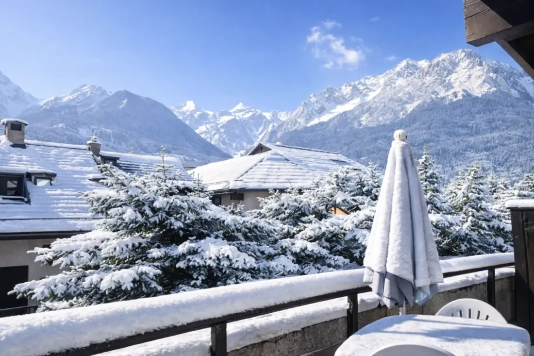 Apartment With Terrace Near Les Pistes