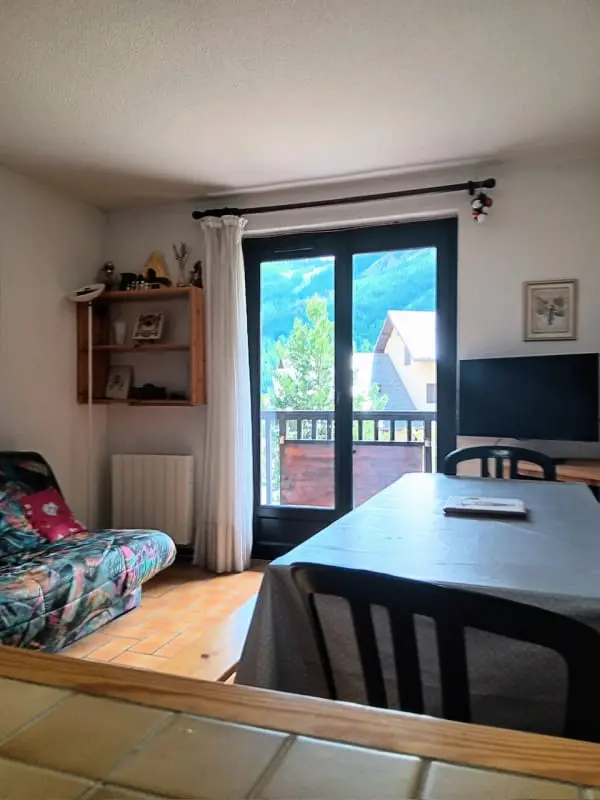 Cozy Apartment With Balcony