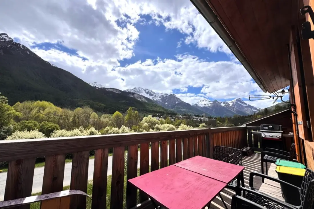 Luminous Family Apartment with Magnificent View