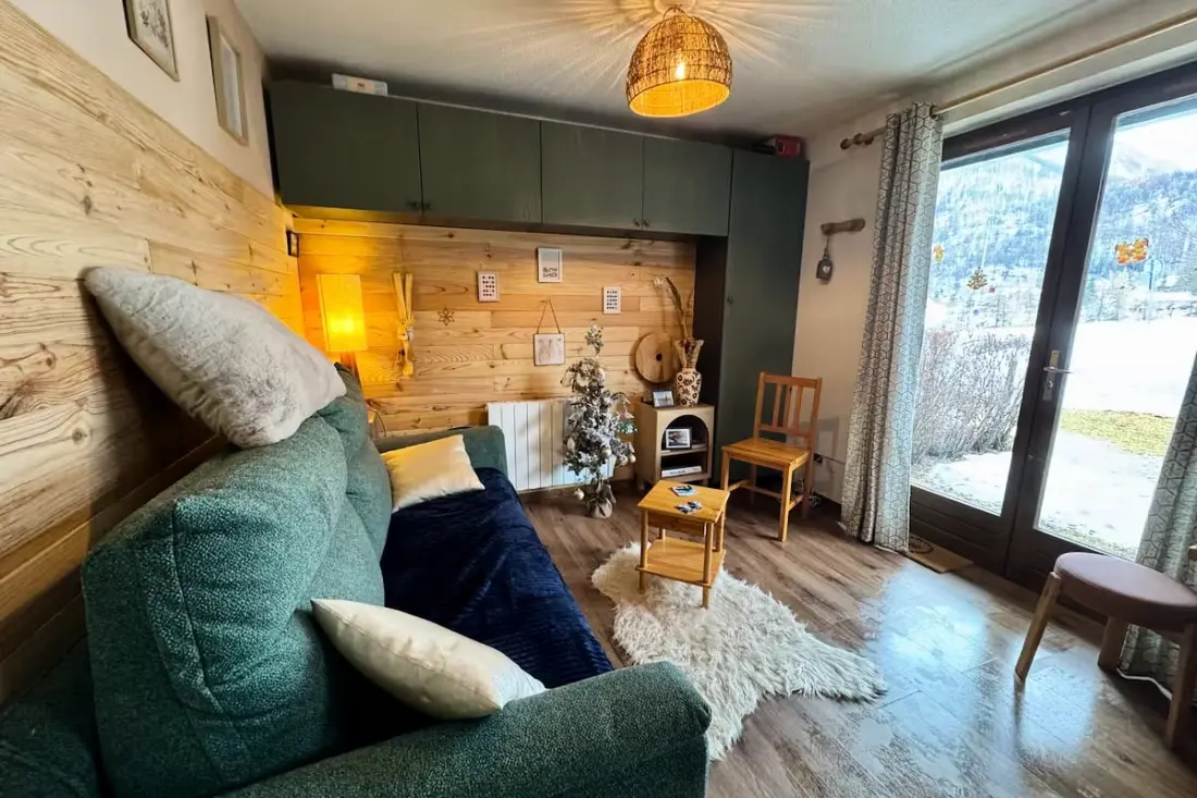 Charming Apartment With Garden And Private Parking