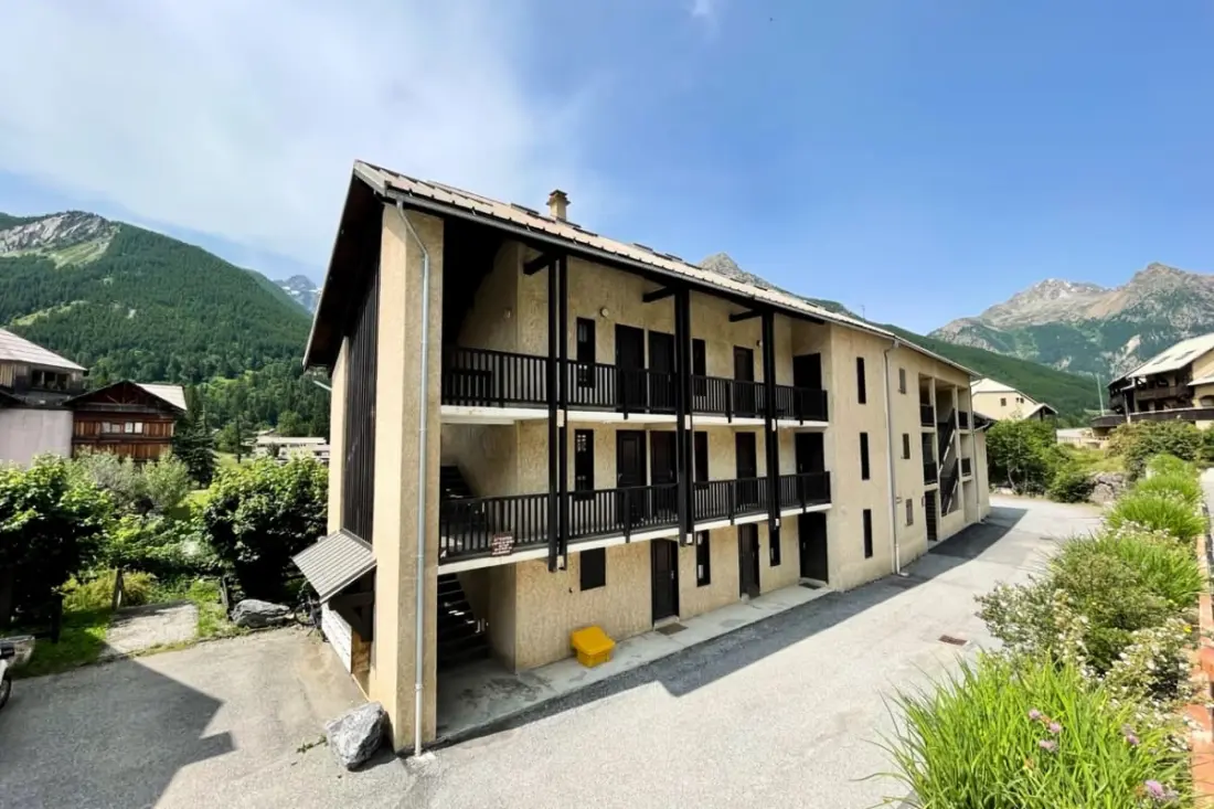 30 M2 At the foot of the Great Baths