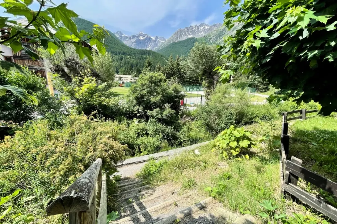 30 M2 At the foot of the Great Baths