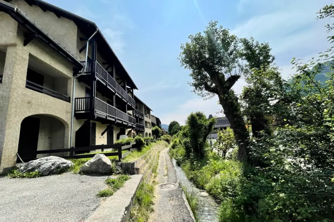 30 M2 At the foot of the Great Baths