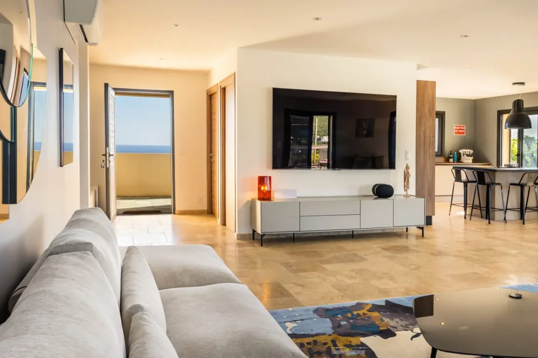 Villa Roccia között a tenger és a hegy között magánmedencével