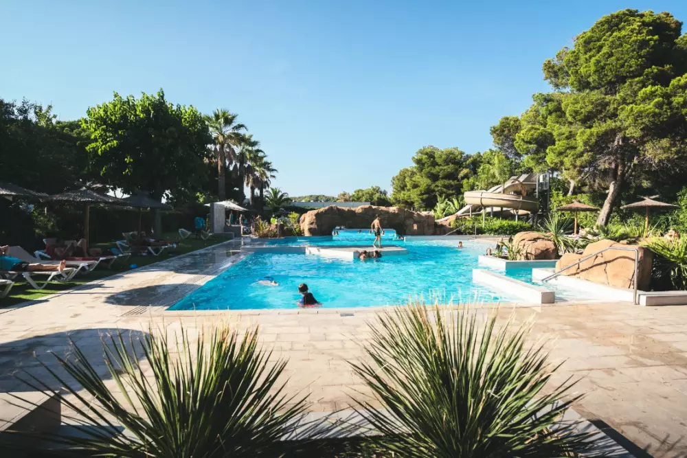 HolaCamp Sitges Garrofer by Viajes Velero