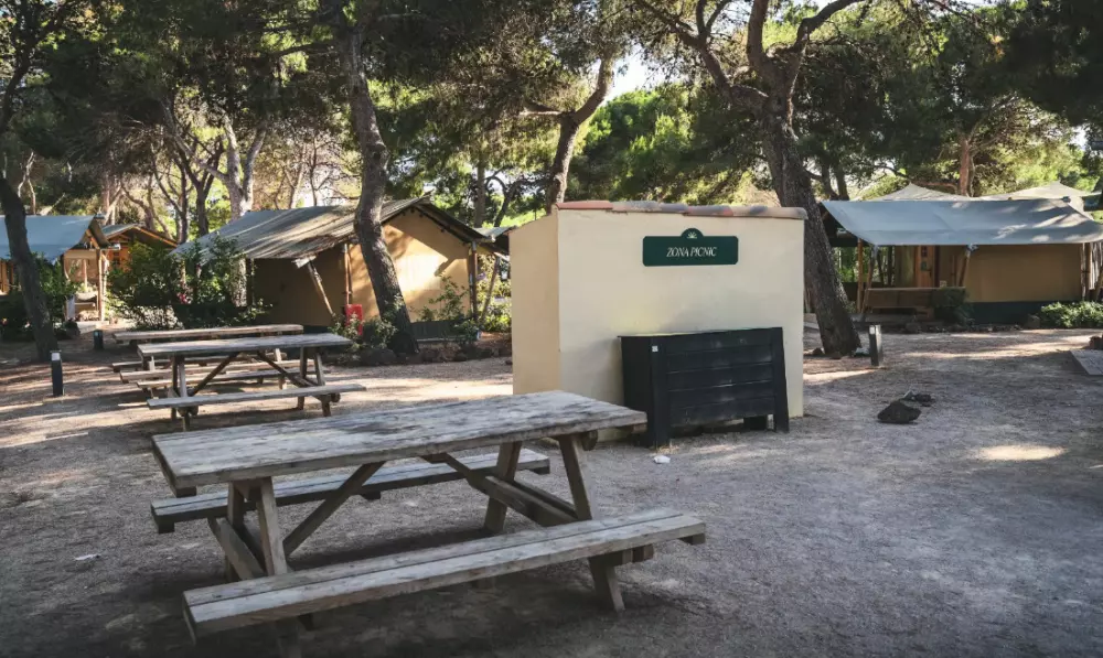 HolaCamp Sitges Garrofer by Viajes Velero