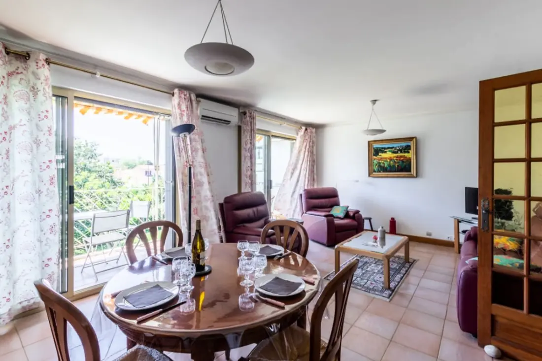 Nagy, világos 31 Csillagok★-os apartman, közel a tengerhez, erkéllyel