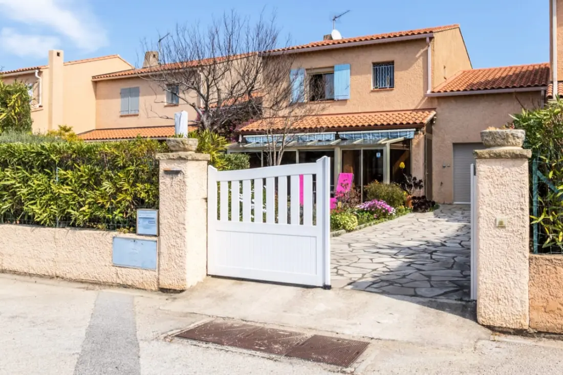 Duplex Near Beach Garden, Clim, Wifi