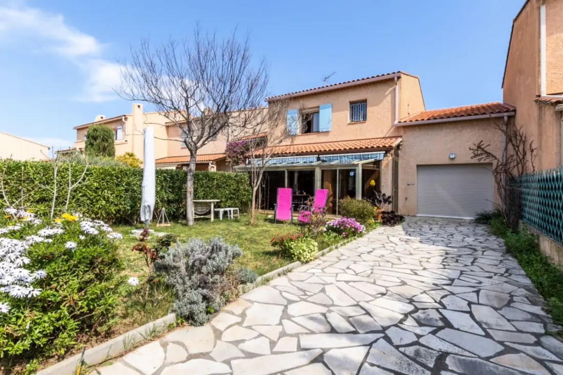 Duplex Near Beach Garden, Clim, Wifi