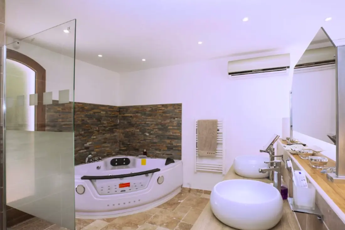 Luxus Villa Swimming medencével és Jacuzzi-tengeri kilátással