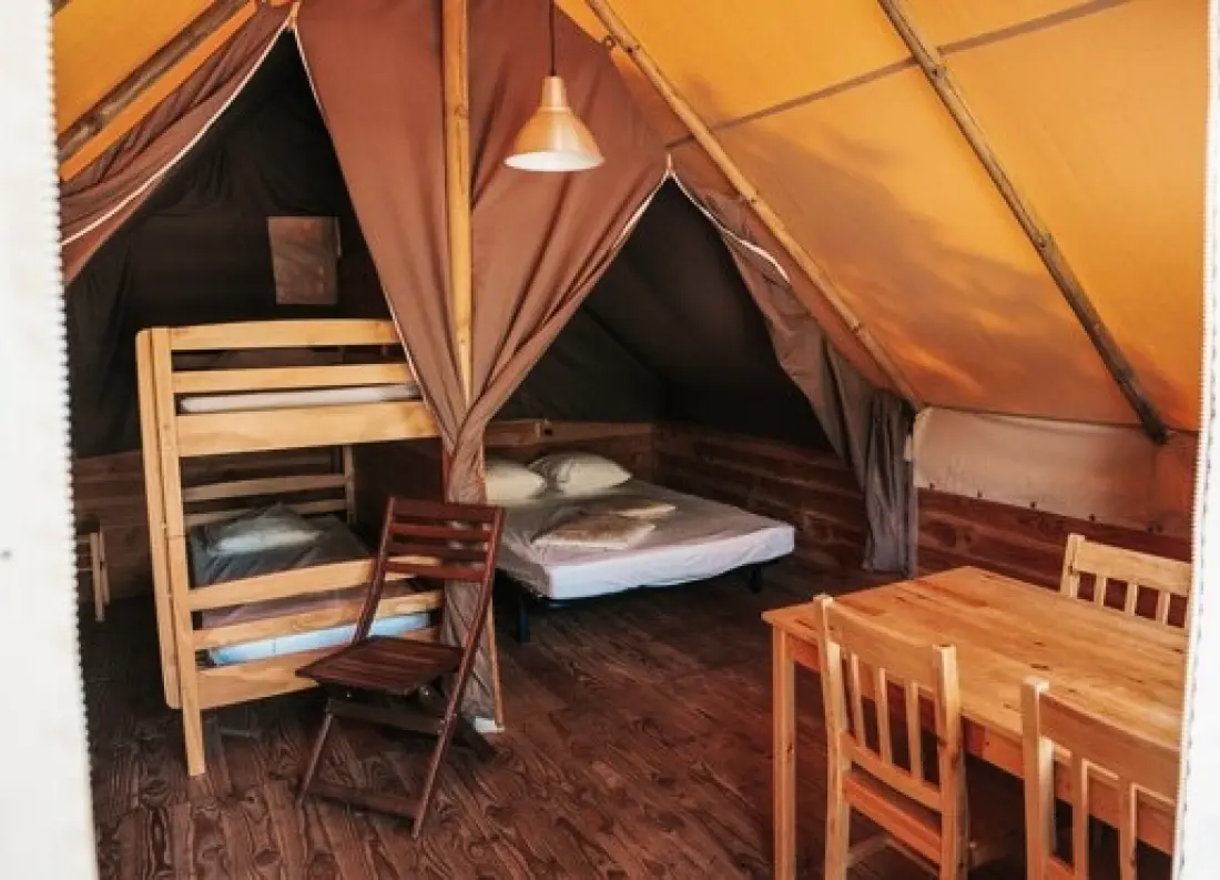 Nicoll's Camp/Pins 4 Estrellas★★★★