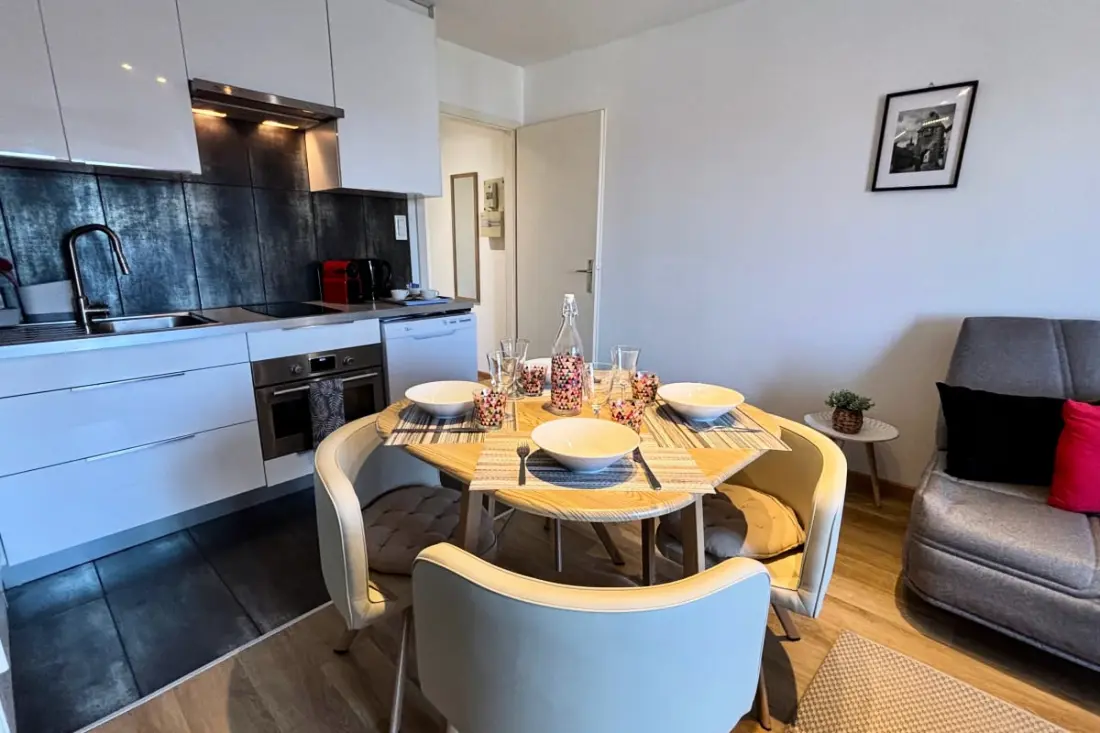 Apartament 8 piętro z 2 Balkony