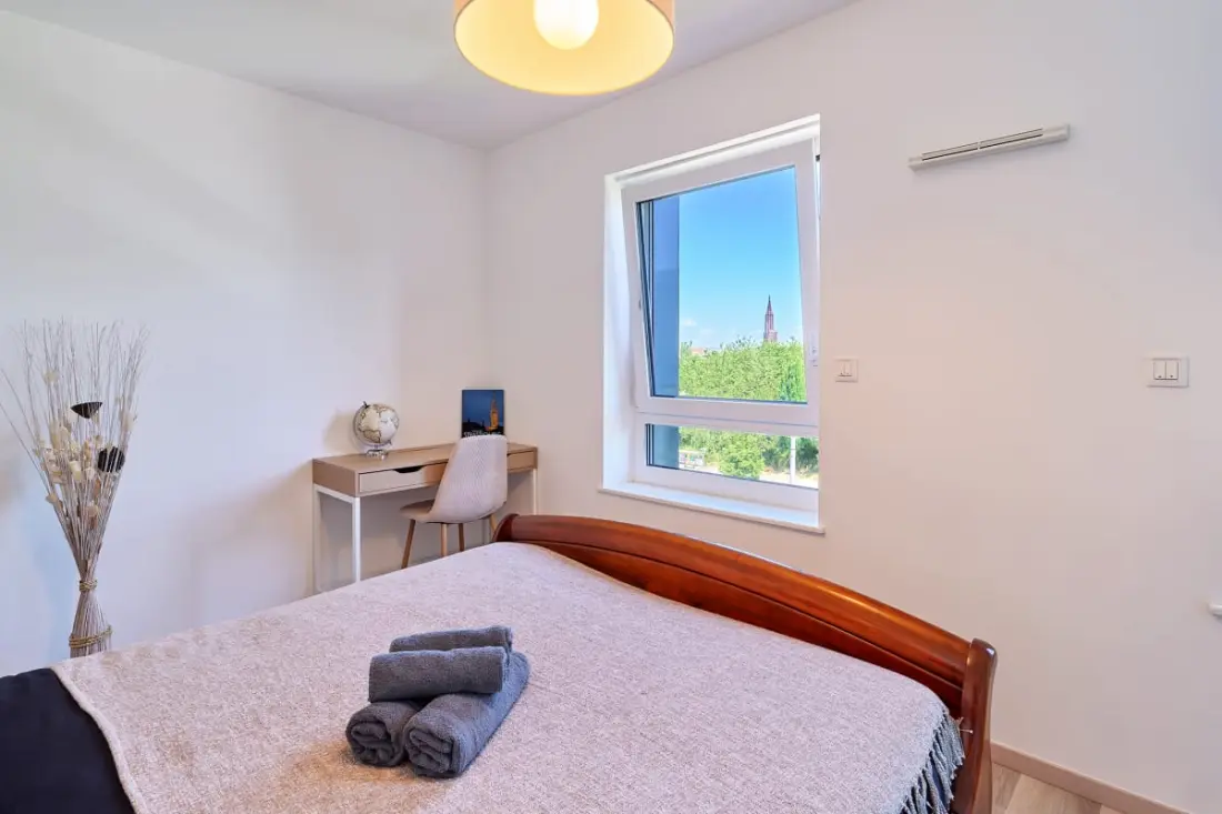 In de sterren - 2 slaapkamers in de buurt van het stadscentrum met parkeergelegenheid inbegrepen