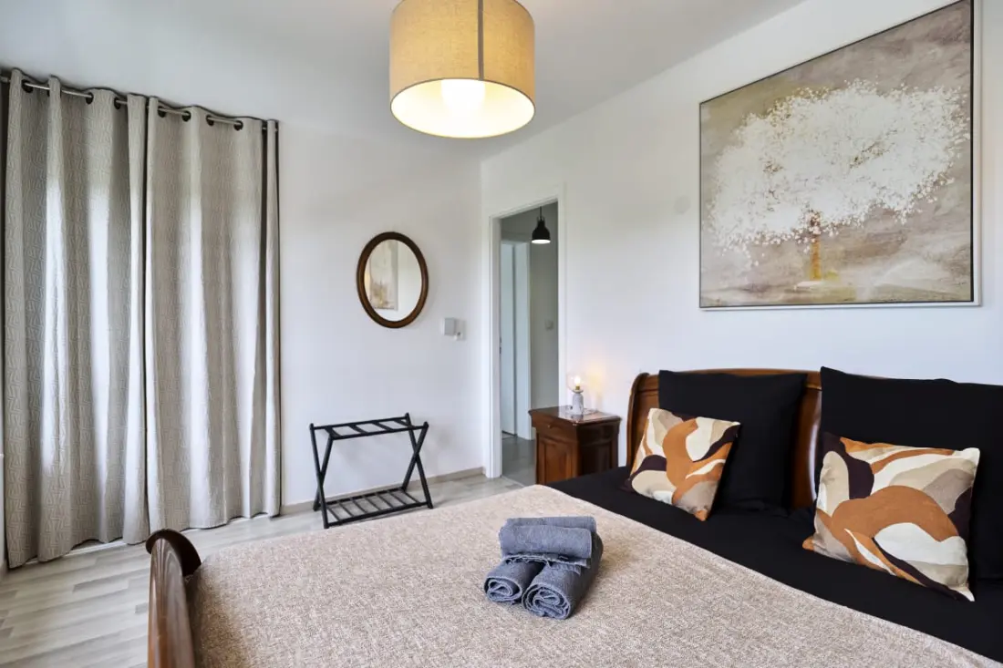 In de sterren - 2 slaapkamers in de buurt van het stadscentrum met parkeergelegenheid inbegrepen