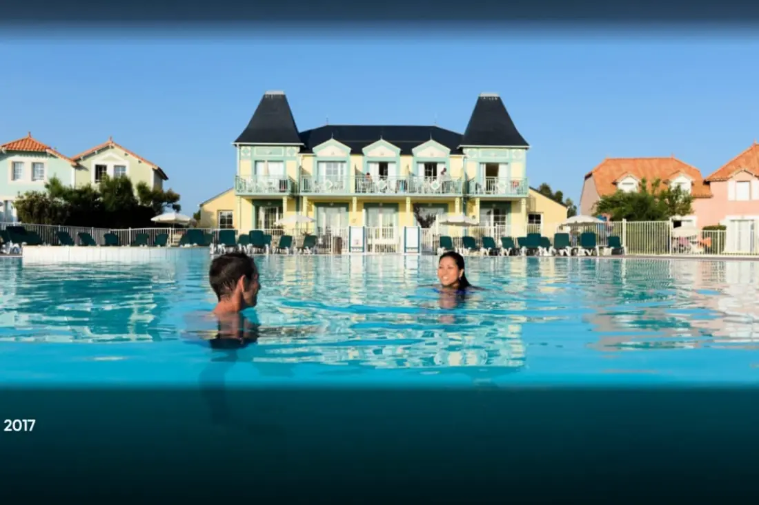 "Panoramic nézet a golfpályán " Balcony & Swimming pool"
