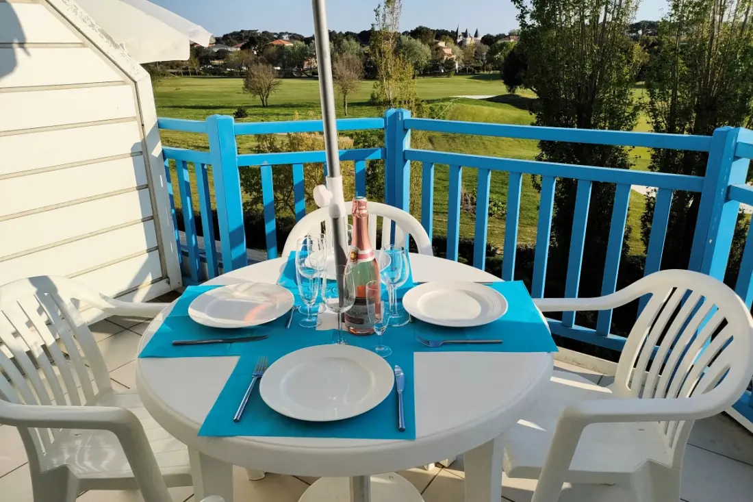 "Panoramic nézet a golfpályán " Balcony & Swimming pool"