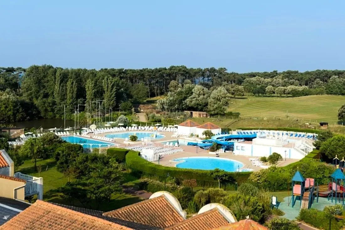 "Panoramic nézet a golfpályán " Balcony & Swimming pool"
