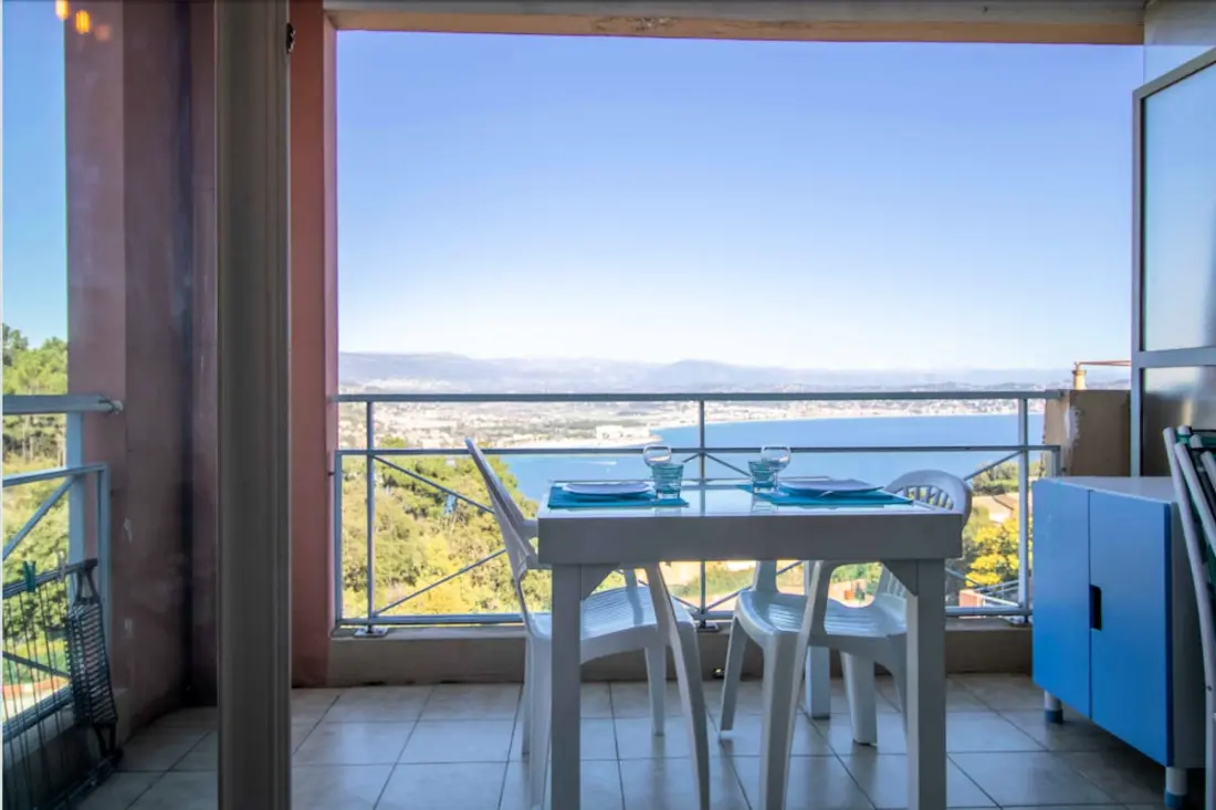 Superb 32m2 With Balcony And Magnificent Sea View