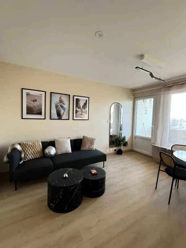 Felújított lakás lifttel és balkonnal, ingyenes parkolás