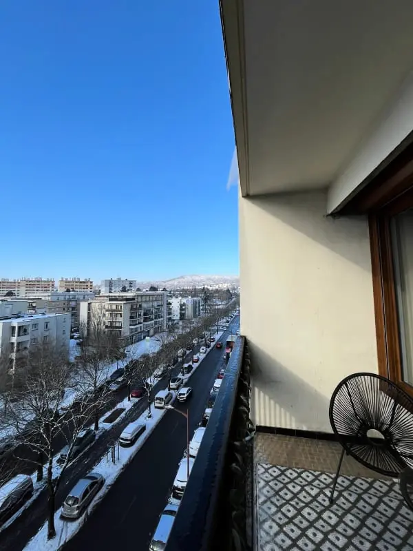 Felújított lakás lifttel és balkonnal, ingyenes parkolás