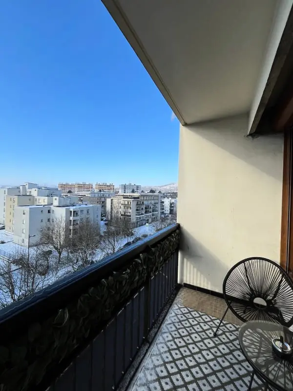 Felújított lakás lifttel és balkonnal, ingyenes parkolás