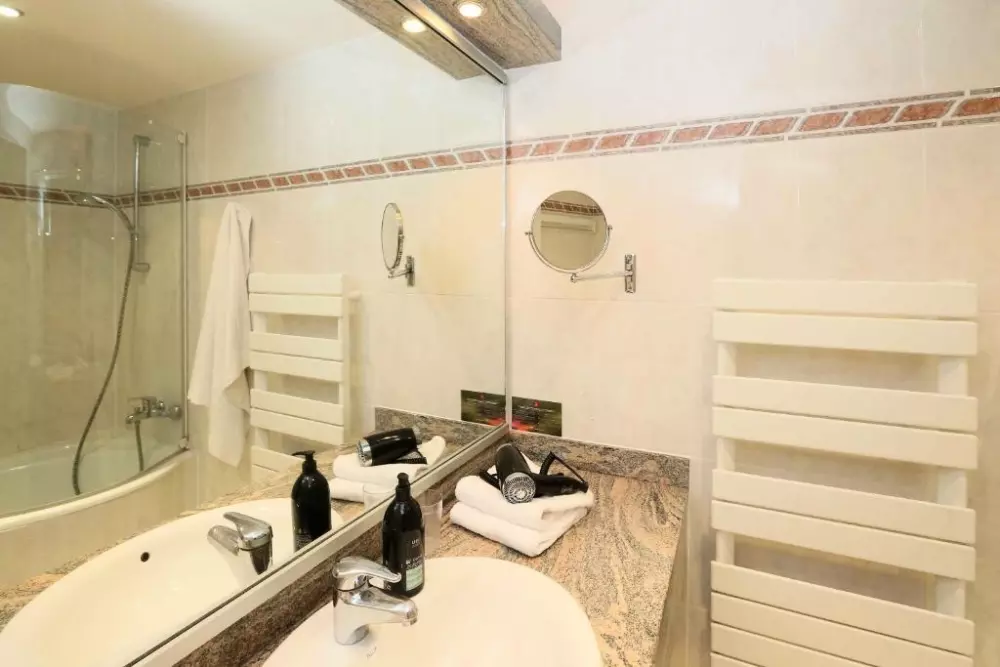 Aparthotel Adagio Genève Saint-Genis-Pouilly4 étoiles★★★★