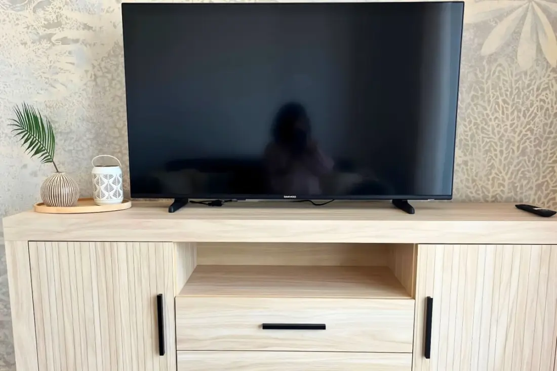 Modern apartman medencével és teraszokkal