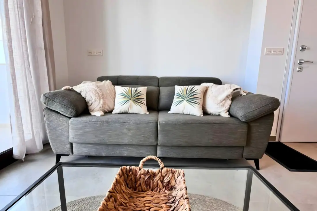 Modern apartman medencével és teraszokkal