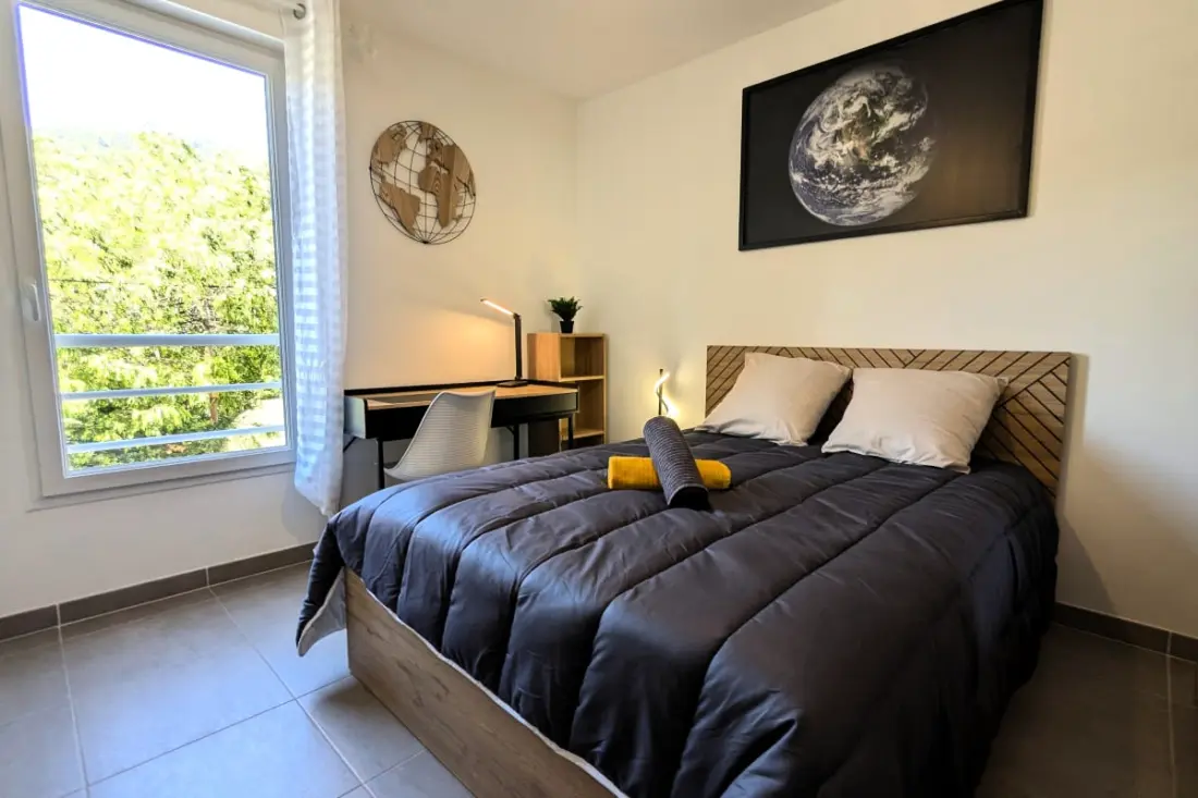 Modern Apartment with Terrace, Quiet