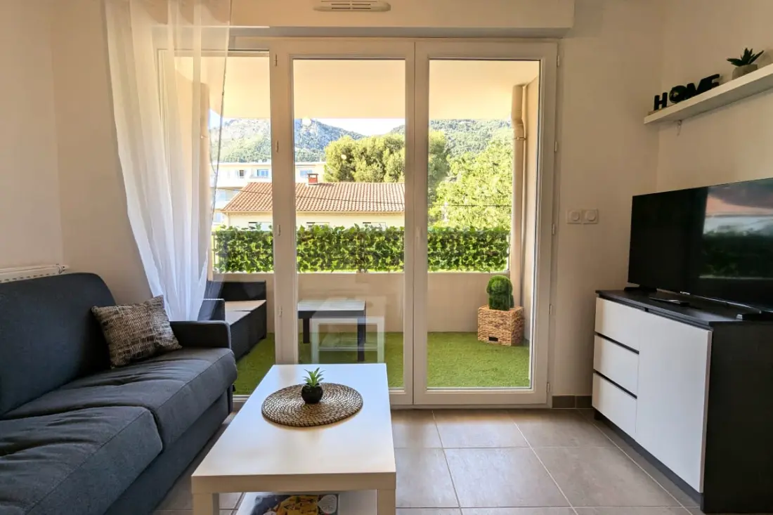 Modern Apartment with Terrace, Quiet